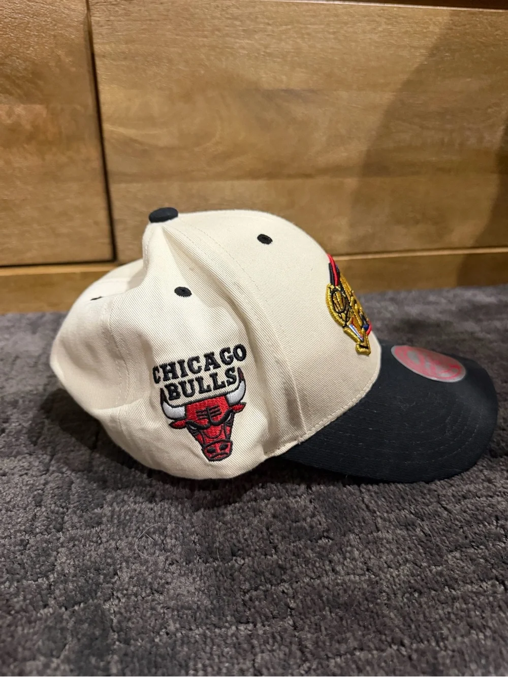 Mitchell & Ness Two-Tone NBA Finals 1998 Cap - Cream & Black